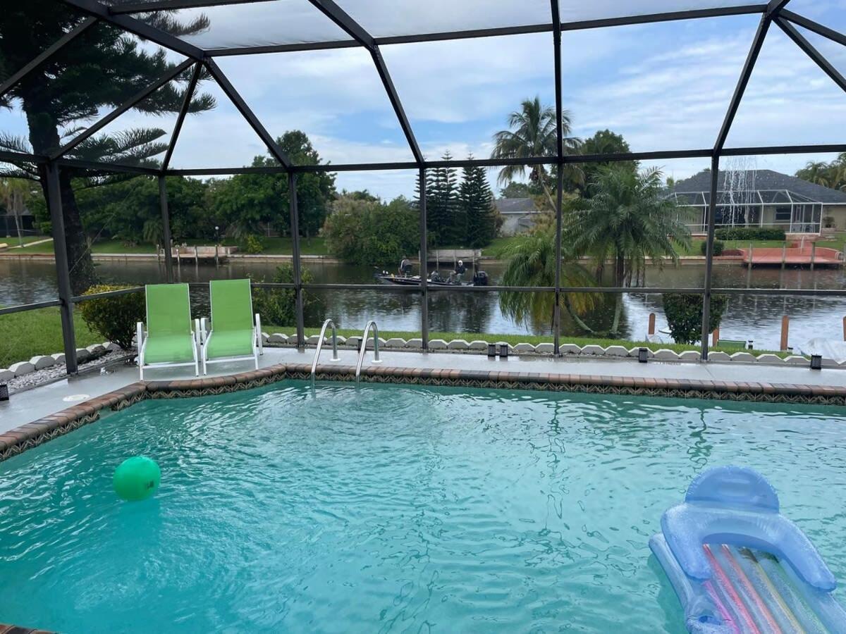 ケープコーラル Hidden Secret Waterfront Retreatヴィラ エクステリア 写真