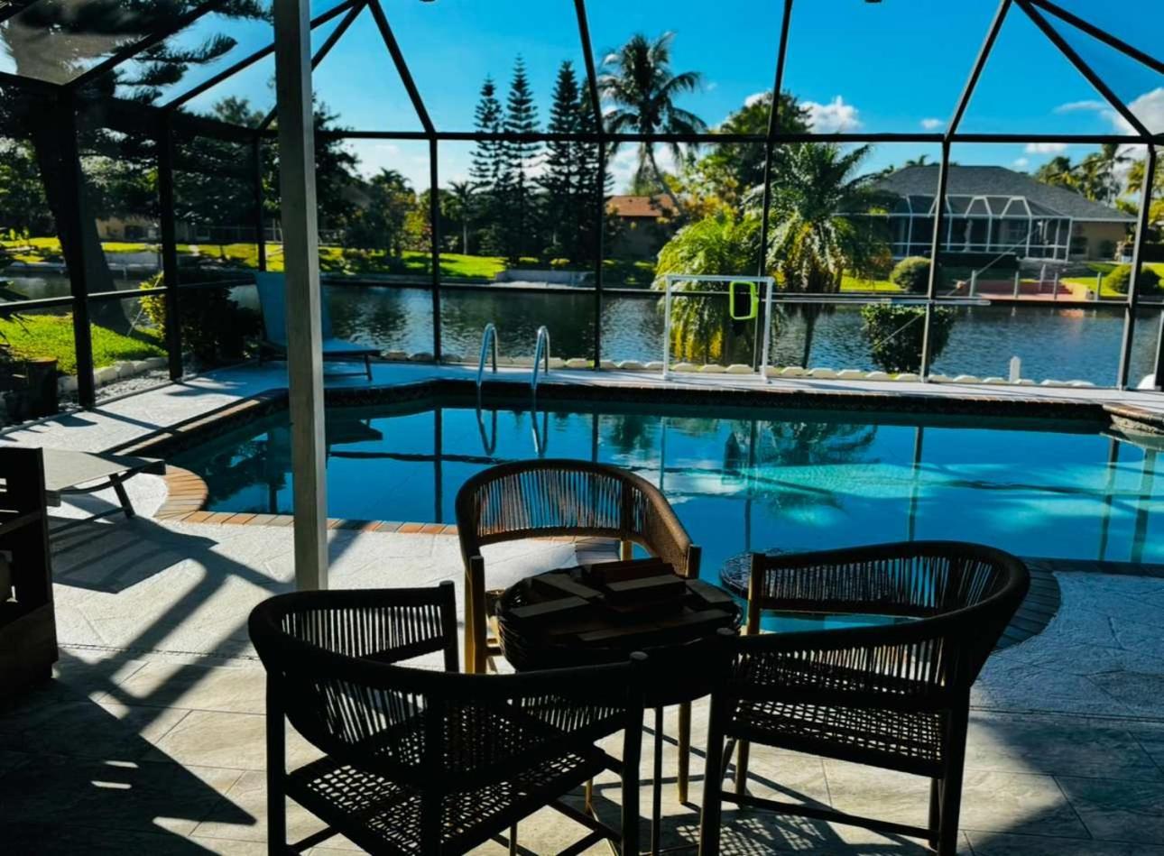 ケープコーラル Hidden Secret Waterfront Retreatヴィラ エクステリア 写真