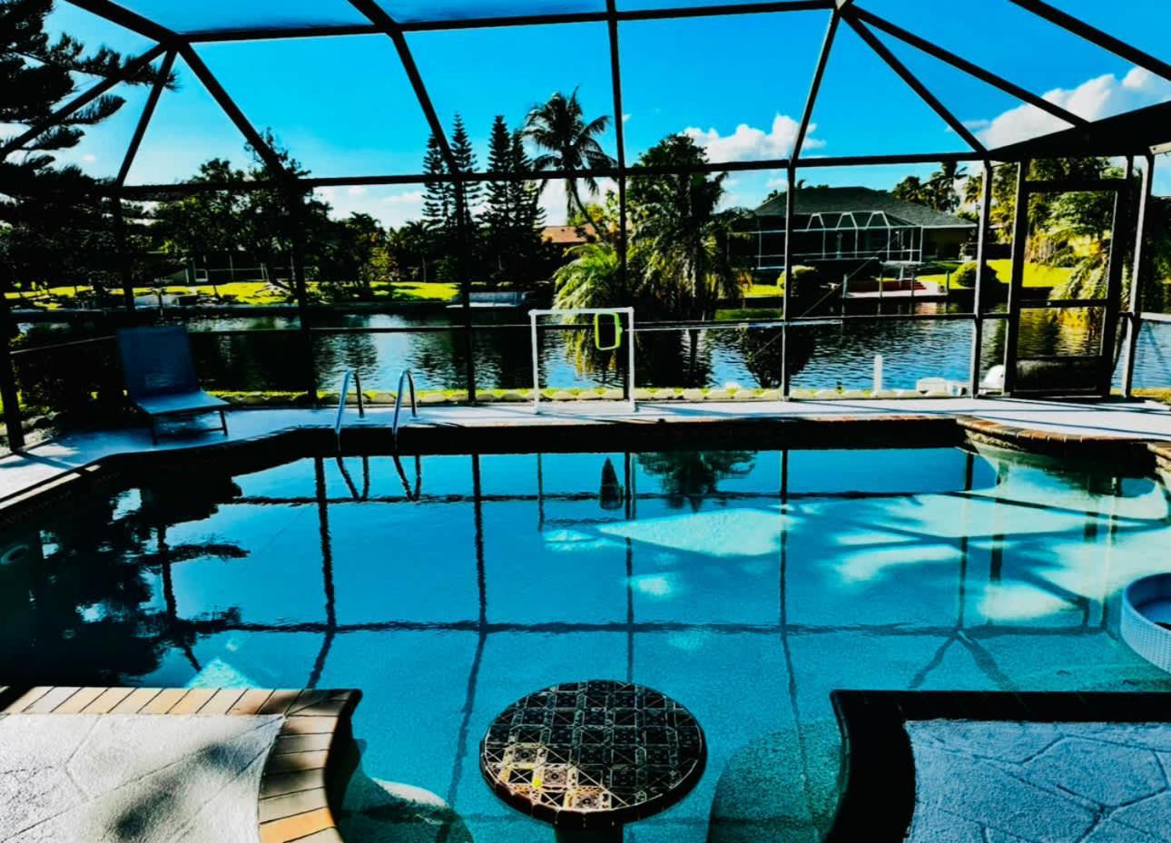 ケープコーラル Hidden Secret Waterfront Retreatヴィラ エクステリア 写真