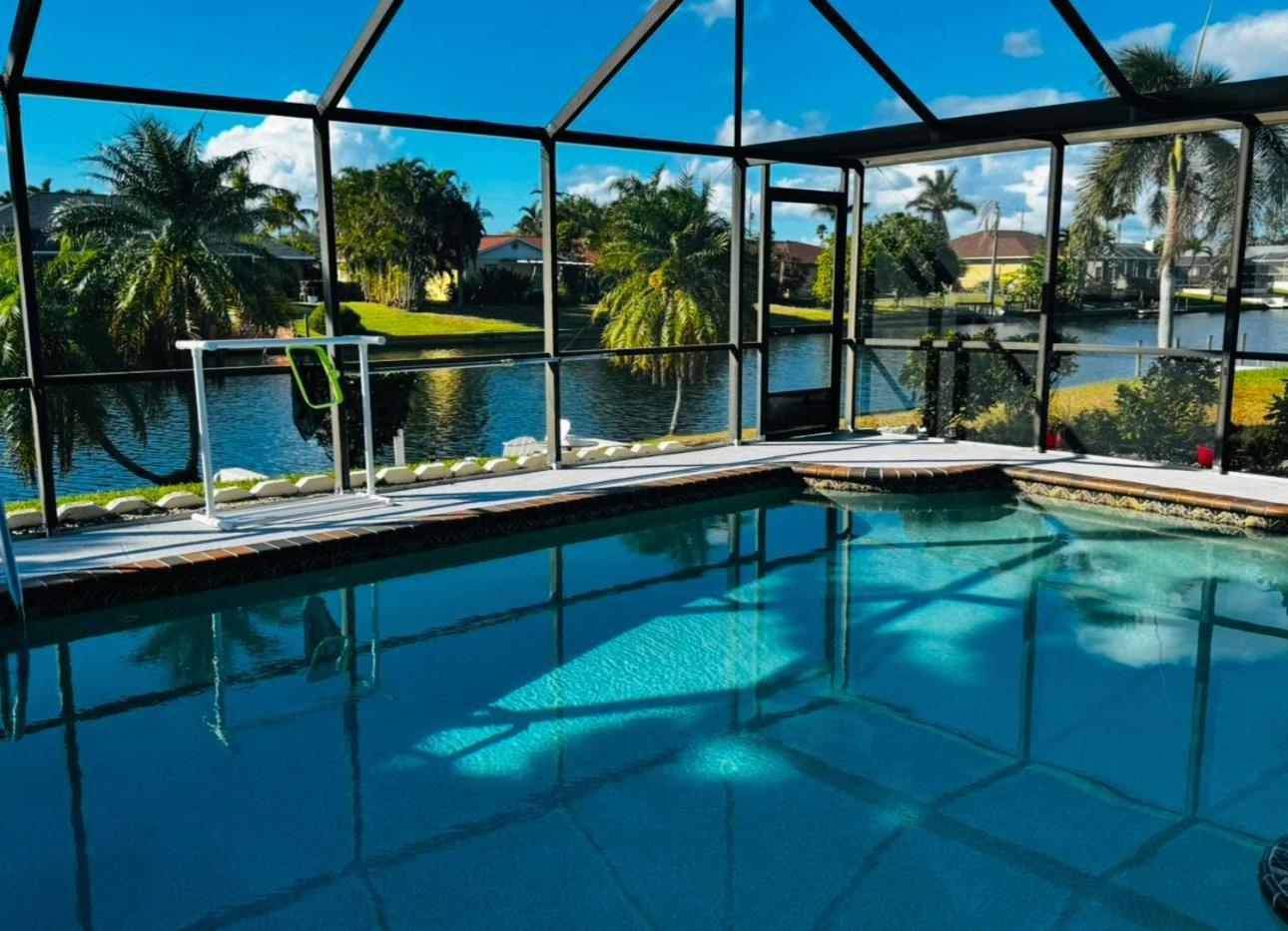 ケープコーラル Hidden Secret Waterfront Retreatヴィラ エクステリア 写真